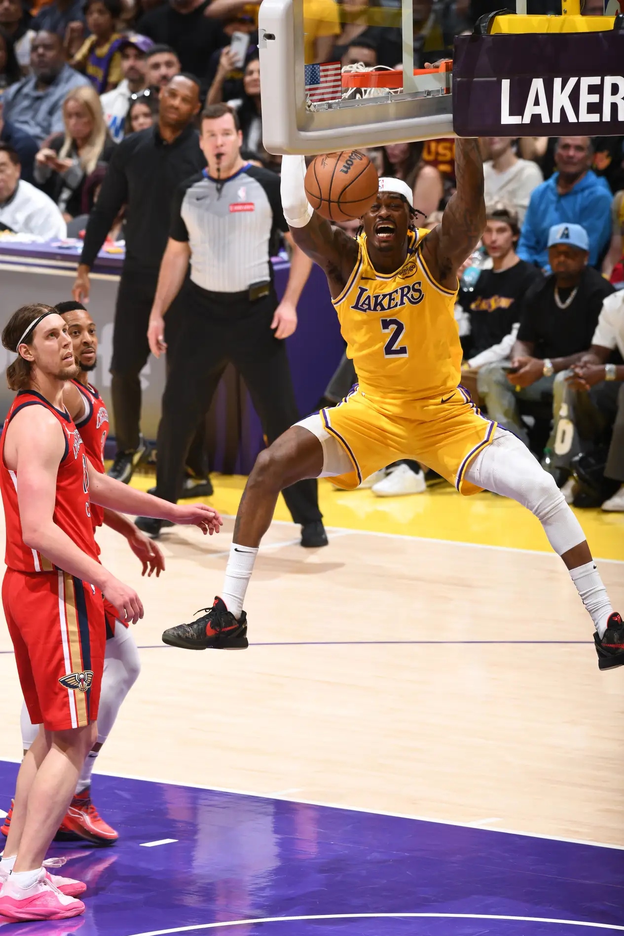 包含转会期体能课后，洛杉矶湖人绝杀压哨备战法国杯，更衣室稳定，训练强度明显提升的词条