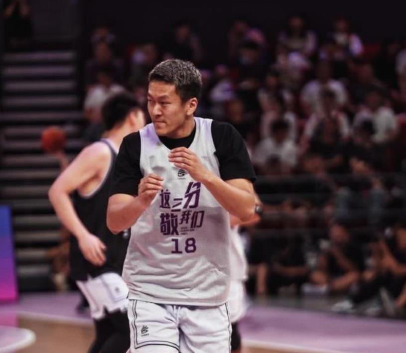 包含赛地聚焦——CBA常规赛今夜热度飙升；辽宁本钢临场应变；质疑声仍在；更衣室氛围转暖的词条